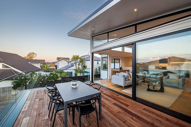 Photo of property in 27a Beechwood Road, Rothesay Bay, Auckland, 0630