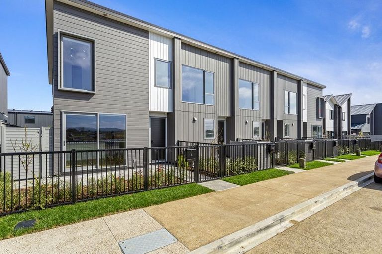 Photo of property in 14 Viridian Avenue, Rosehill, Papakura, 2113