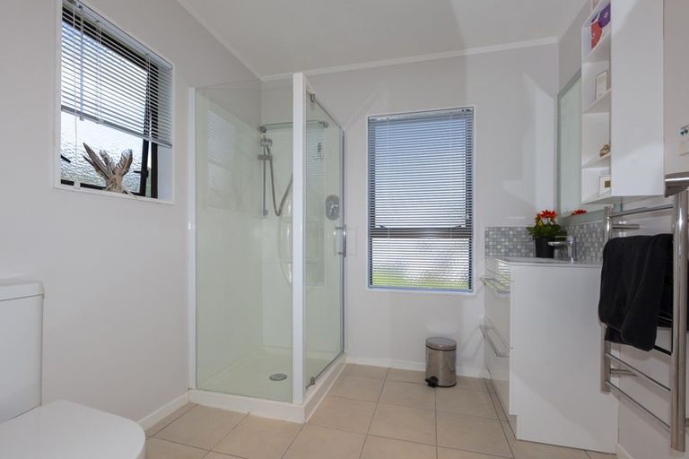 Photo of property in 20 Hookway Grove, Paraparaumu, 5032