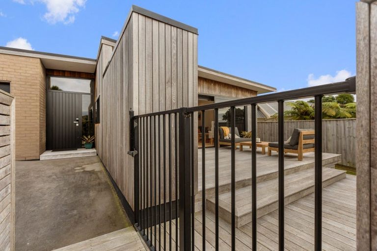 Photo of property in 1156a South Road, Oakura, 4314