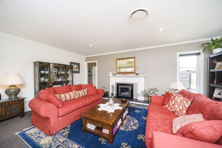 Photo of property in 20 Lorenzo Place, Kelvin Grove, Palmerston North, 4414