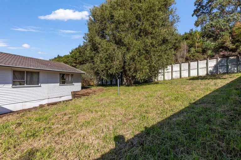 Photo of property in 9 Tahu Crescent, Sunnynook, Auckland, 0620