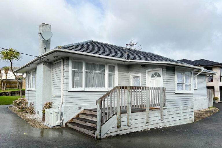 Photo of property in 17 Alma Street, Te Atatu South, Auckland, 0610