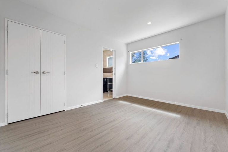 Photo of property in 2 Dhaka Lane, Ranui, Auckland, 0612