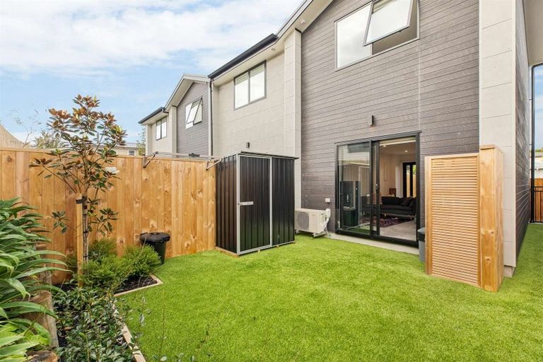 Photo of property in 6/102 Millbrook Road, Sunnyvale, Auckland, 0612