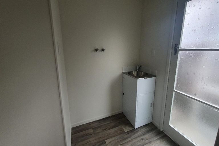 Photo of property in 24 Walton Street, Red Beach, 0932