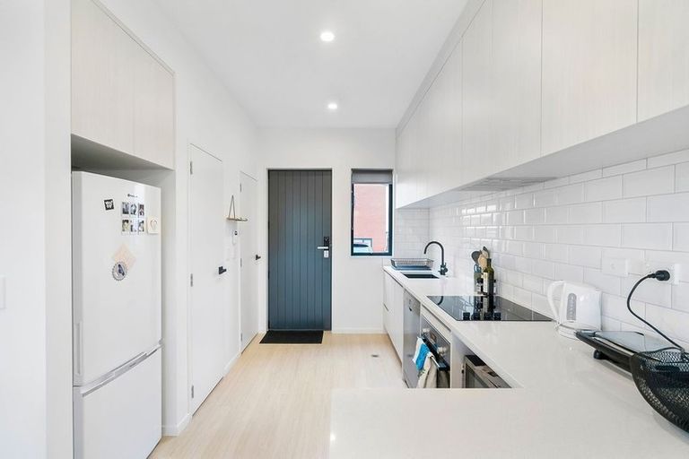 Photo of property in 2/87 Astley Avenue, New Lynn, Auckland, 0600