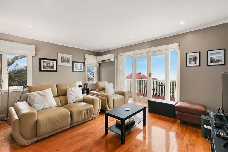 Photo of property in 272 Mount Pleasant Road, Mount Pleasant, Christchurch, 8081