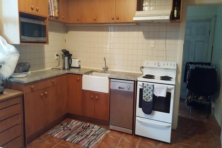 Photo of property in 2/193a Henderson Valley Road, Henderson, Auckland, 0612