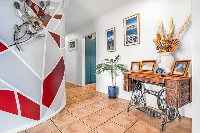 Photo of property in 6 Mccahon Drive, Pukehangi, Rotorua, 3015