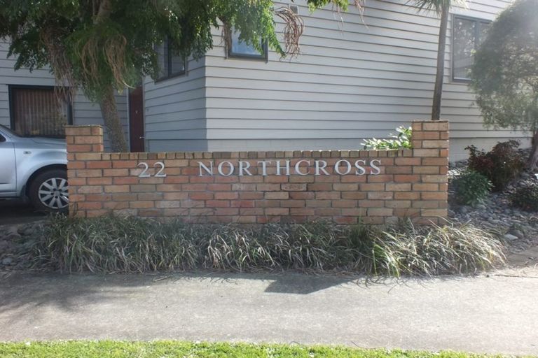 Photo of property in 11 Ponderosa Drive, Oteha, Auckland, 0632