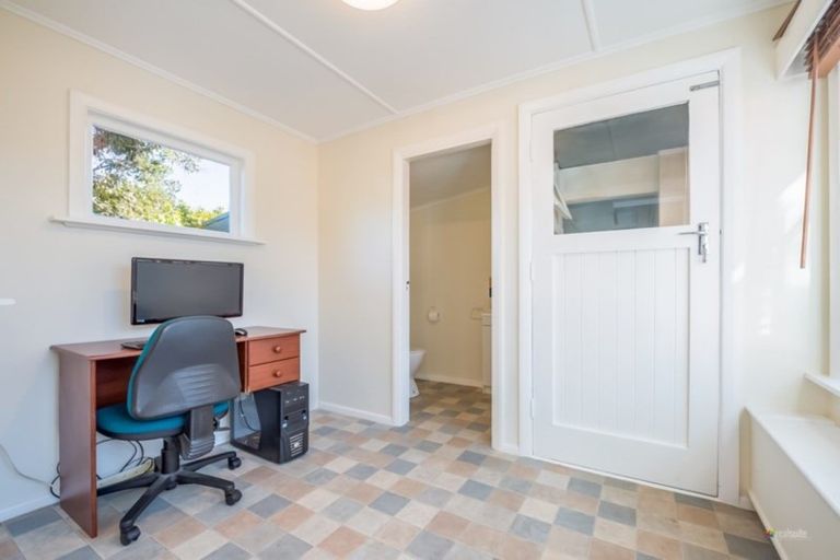 Photo of property in 77 Pohutukawa Street, Woburn, Lower Hutt, 5011