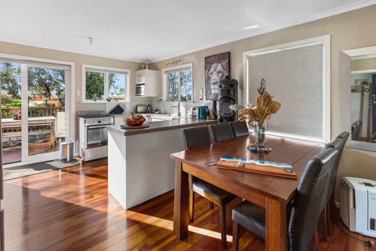 Photo of property in 9 Endeavour Street, Marfell, New Plymouth, 4310