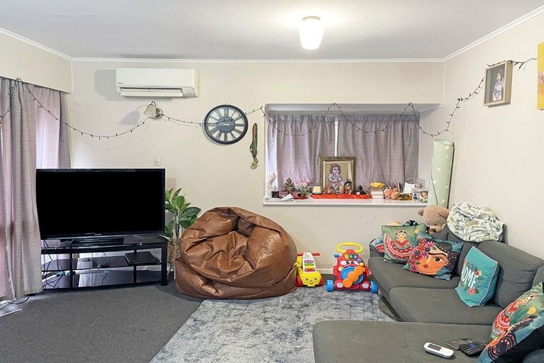 Photo of property in 2/12 Trevethick Grove, Woburn, Lower Hutt, 5010