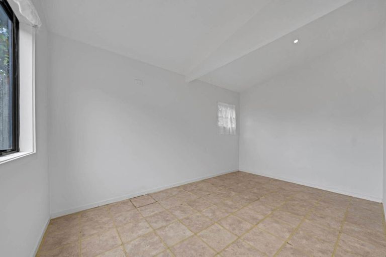 Photo of property in 54 Edgewater Drive, Pakuranga, Auckland, 2010