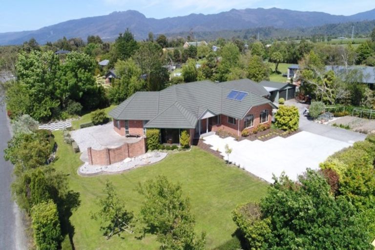 Photo of property in 43 Kew Road, Westport, 7825