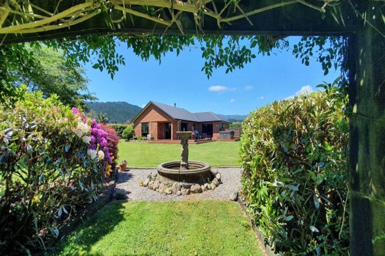 Photo of property in 66 Pohutukawa Drive, Levin, 5571