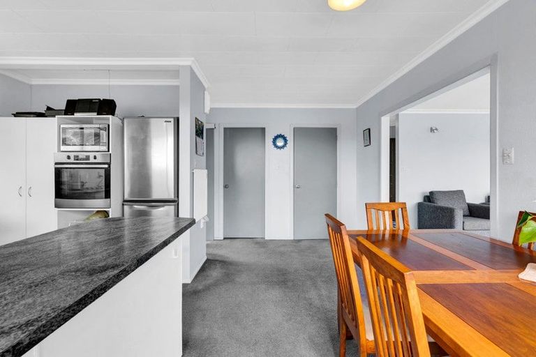 Photo of property in 15 Shaldon Crescent, Blagdon, New Plymouth, 4310