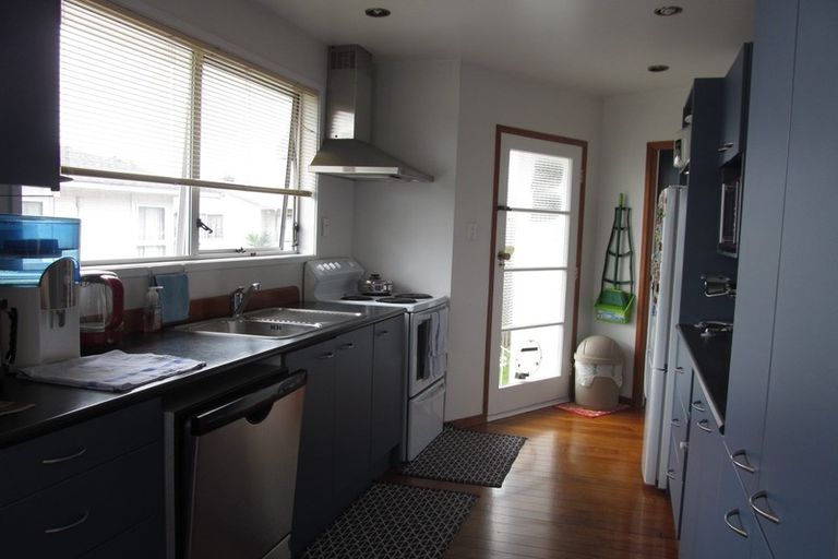 Photo of property in 1/60 Cockayne Crescent, Sunnynook, Auckland, 0620