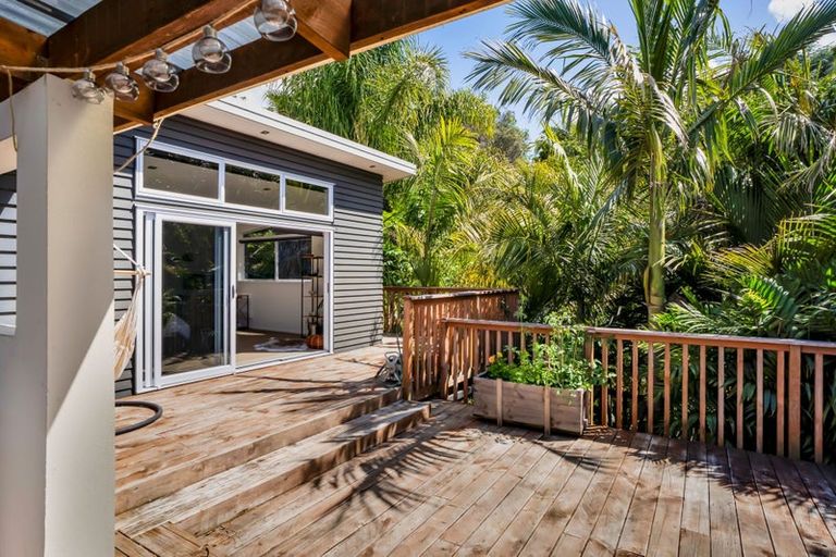 Photo of property in 70 Seaview Road, Marfell, New Plymouth, 4310