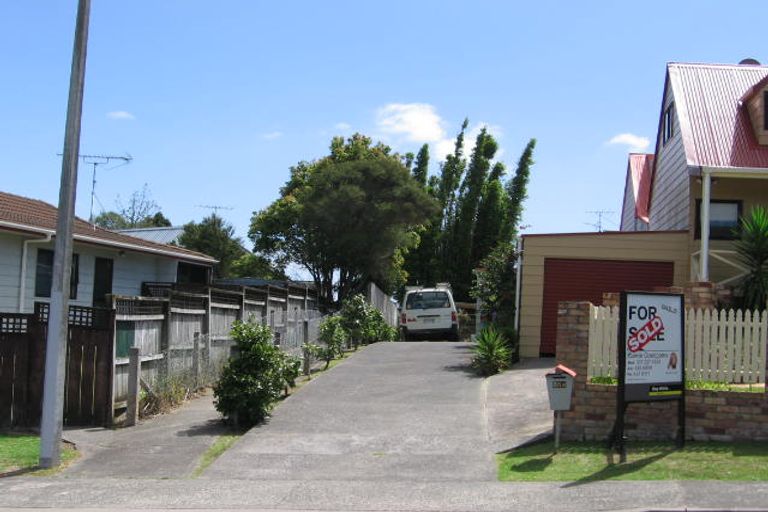 Photo of property in 1/35 Gatman Street, Birkdale, Auckland, 0626