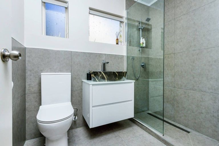 Photo of property in 1/25 Mayall Avenue, Beach Haven, Auckland, 0626