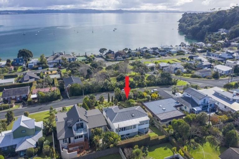 Photo of property in 31 De Luen Avenue, Tindalls Beach, Whangaparaoa, 0930