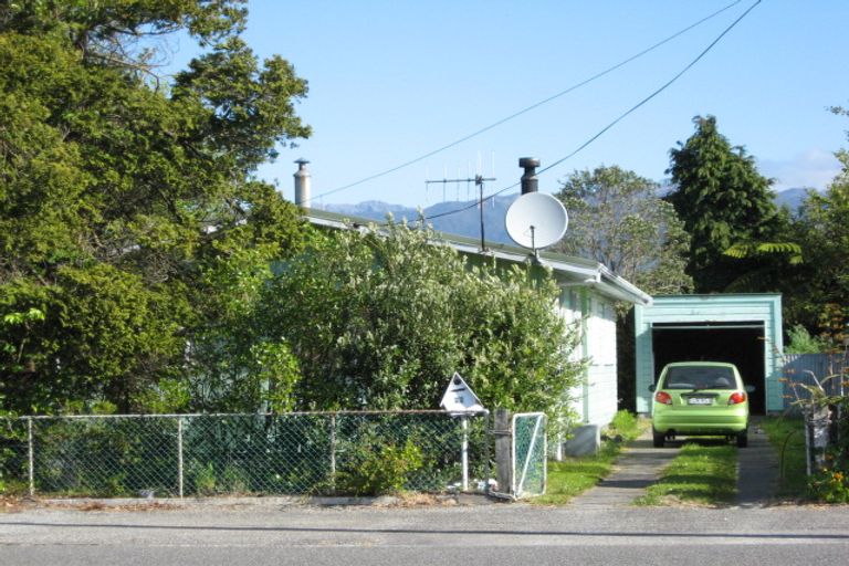 Photo of property in 22 Brougham Street, Westport, 7825