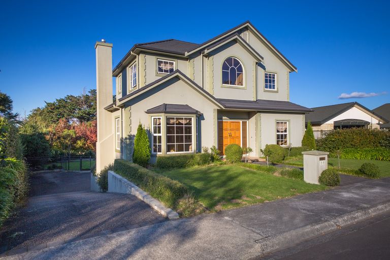 Photo of property in 11 The Oaks, Awapuni, Palmerston North, 4412