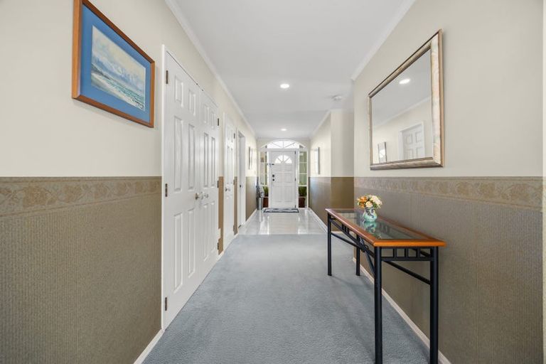Photo of property in 46 Whiting Grove, West Harbour, Auckland, 0618