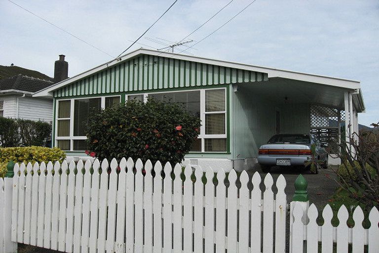 Photo of property in 35 Russell Road, Wainuiomata, Lower Hutt, 5014
