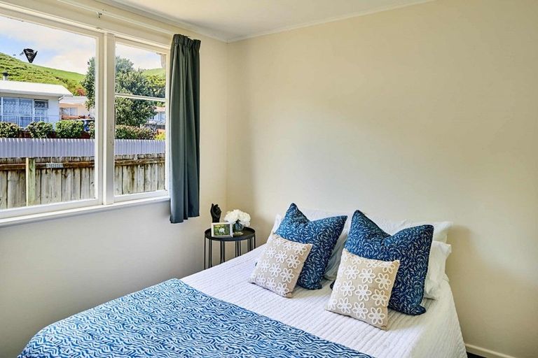 Photo of property in 130 Arahura Crescent, Waitangirua, Porirua, 5024