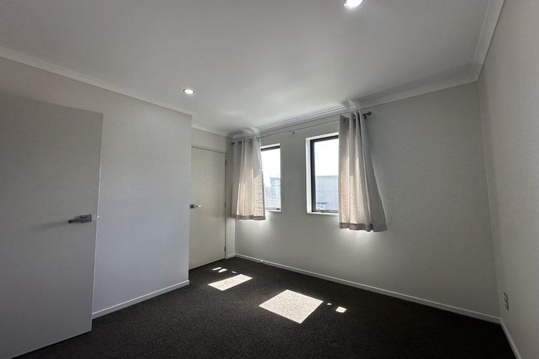 Photo of property in 9/4 Wallson Crescent, Wiri, Auckland, 2104