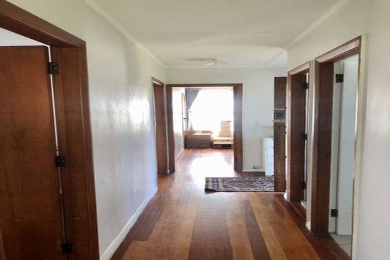 Photo of property in 11 Valdale Road, Henderson, Auckland, 0610