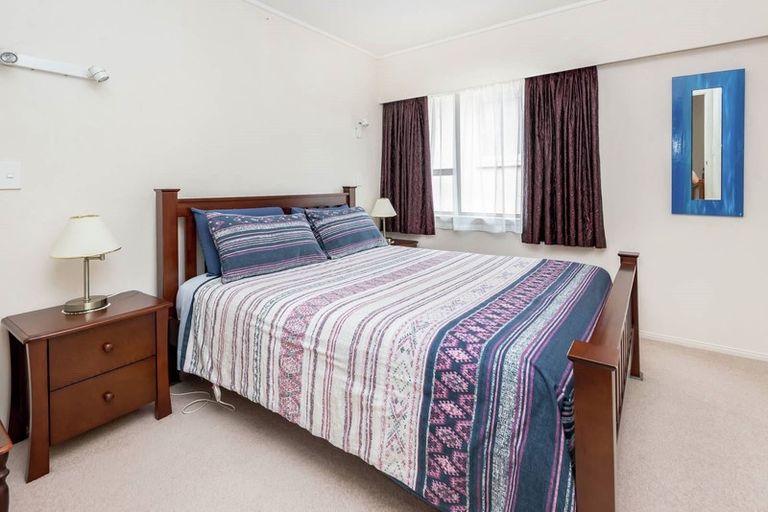 Photo of property in 5 Mccrystal Avenue, Bucklands Beach, Auckland, 2012