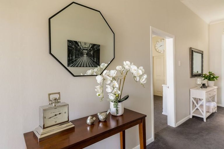 Photo of property in 43 Knowles Street, Terrace End, Palmerston North, 4410