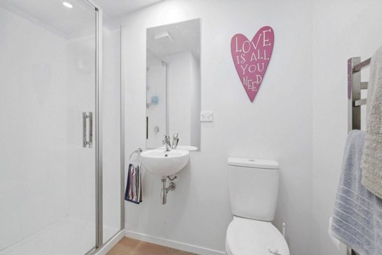 Photo of property in 465 Barbadoes Street, Edgeware, Christchurch, 8013