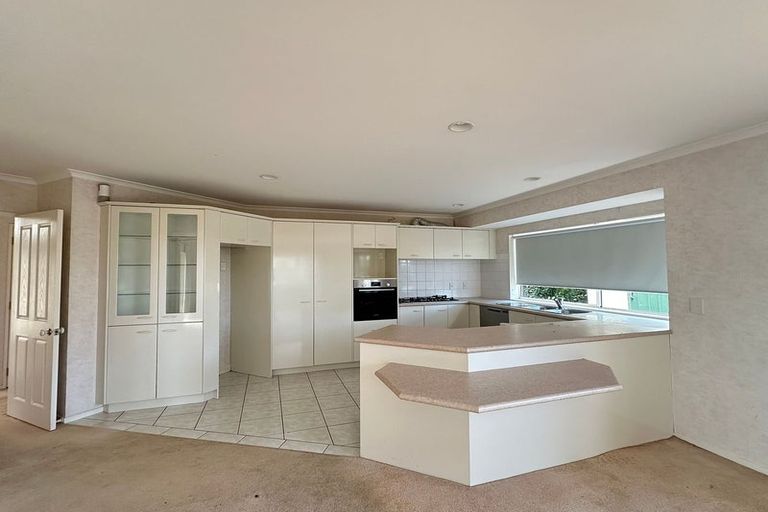 Photo of property in 9 Belsomet Place, Golflands, Auckland, 2013