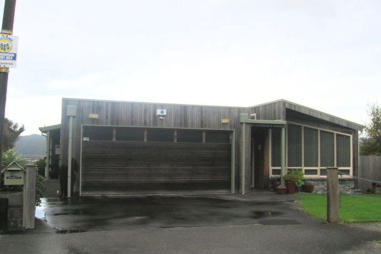 Photo of property in 24 Magnolia Grove, Maungaraki, Lower Hutt, 5010