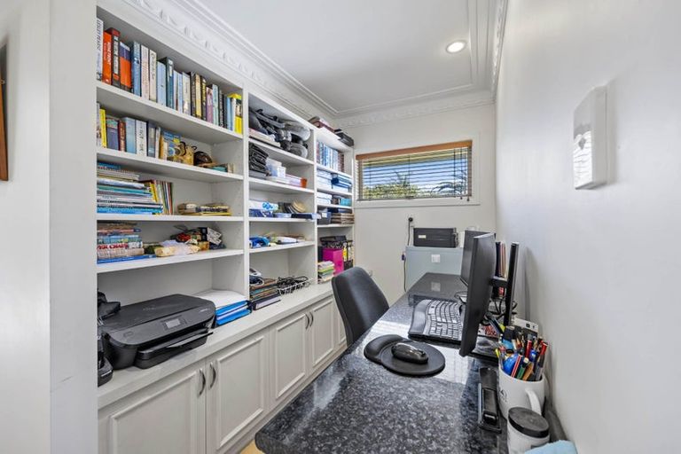 Photo of property in 4 Mellons Bay Road, Howick, Auckland, 2014