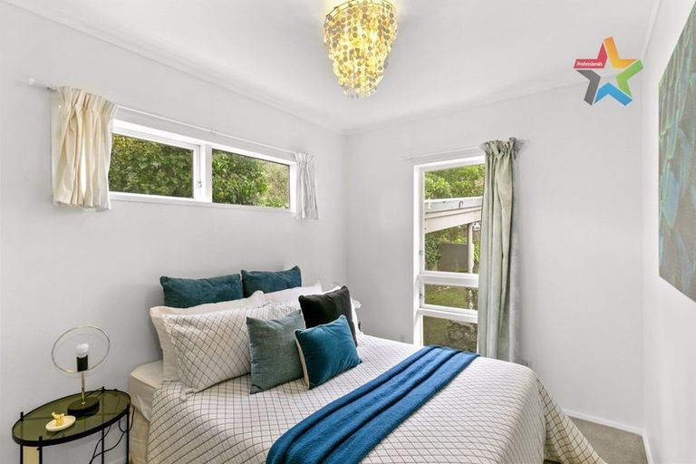 Photo of property in 28 Woodhouse Avenue, Karori, Wellington, 6012