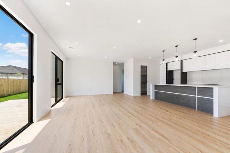 Photo of property in 7 Cutfield Lane, Kumeu, 0810