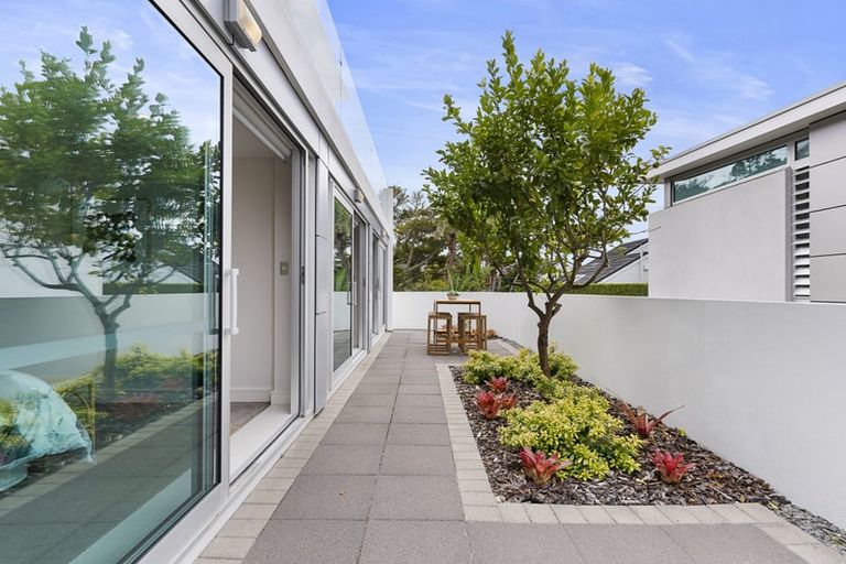 Photo of property in 11a Bournemouth Terrace, Murrays Bay, Auckland, 0630