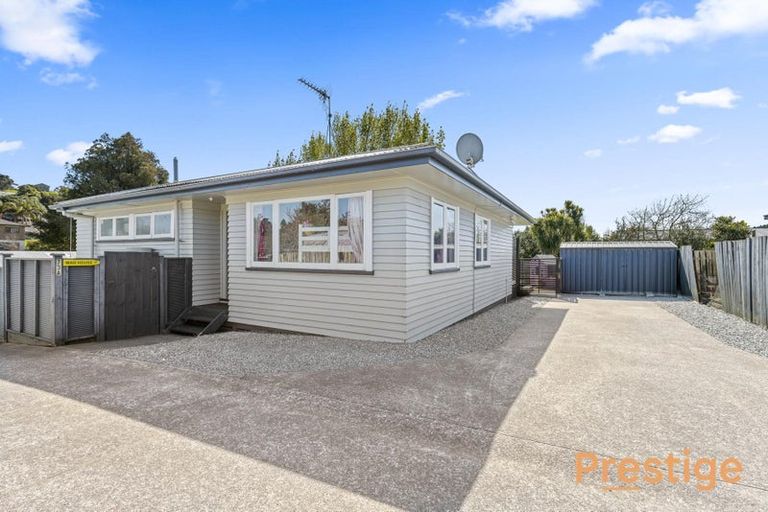 Photo of property in 73a Awaroa Road, Helensville, 0800