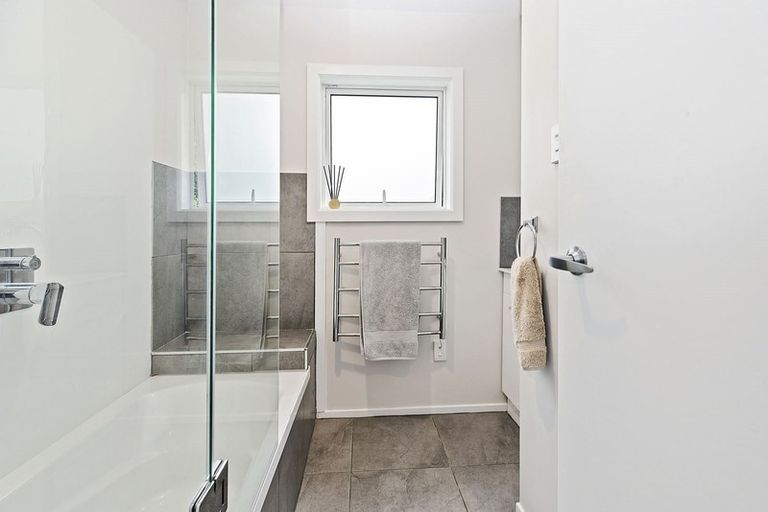 Photo of property in 33 Westhaven Drive, Tawa, Wellington, 5028