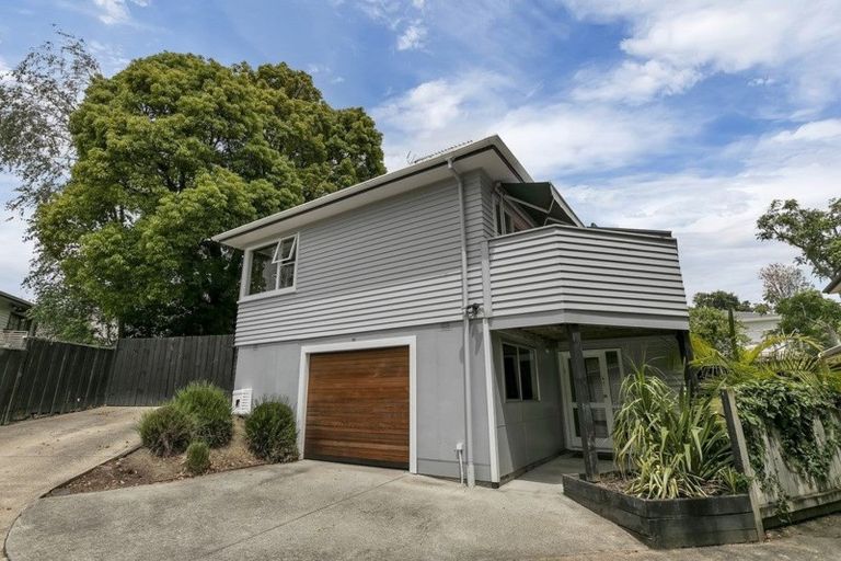 Photo of property in 10 Beeche Place, Birkdale, Auckland, 0626
