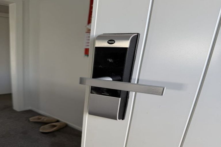 Photo of property in 1/132 Archers Road, Glenfield, Auckland, 0629