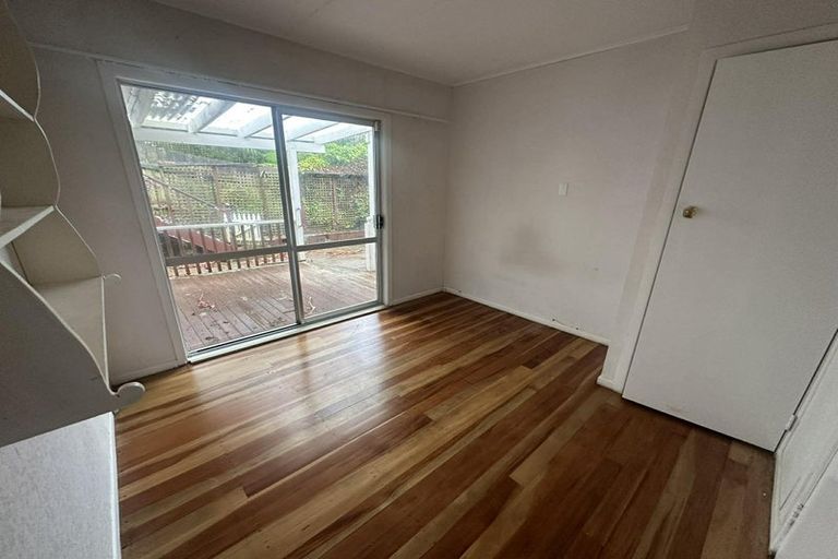 Photo of property in 5 Bird Grove, Stokes Valley, Lower Hutt, 5019