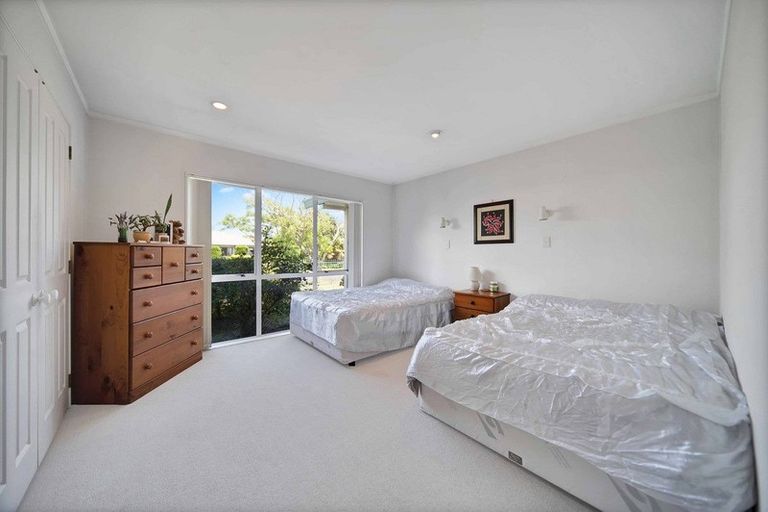 Photo of property in 11 Perotti Place, Conifer Grove, Takanini, 2112