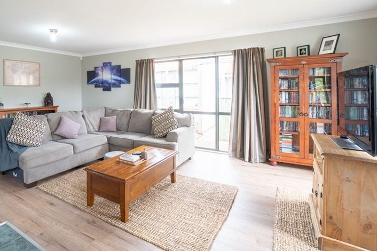 Photo of property in 45 Dalfield Place, Highbury, Palmerston North, 4412